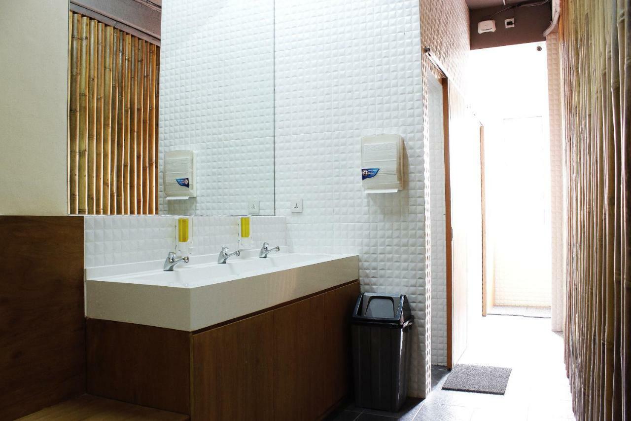 Teduh Hostel Kota Tua Jakarta Exteriör bild